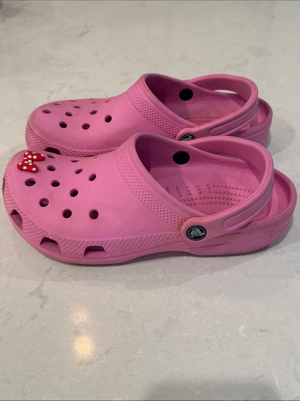 CROCS Kids Pink Classic Clog Sandals with Minnie Mouse Charm Size J 6